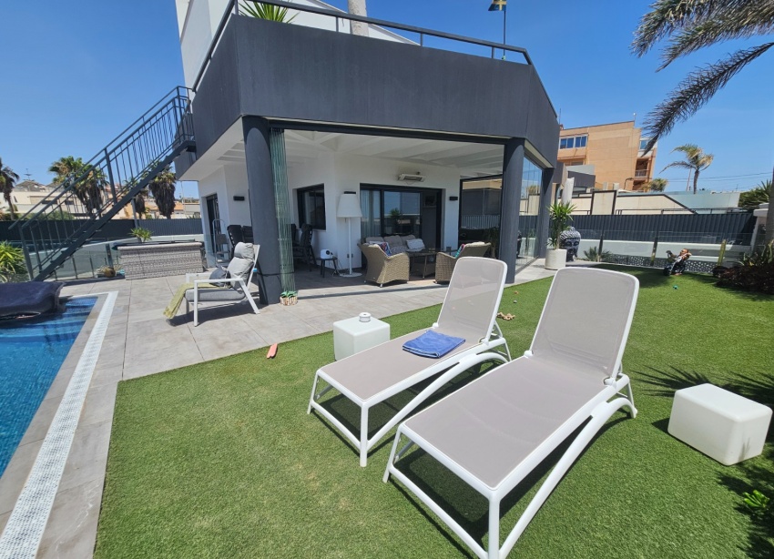 Resale - Townhouse / Terraced House - Torrevieja - Los Frutales