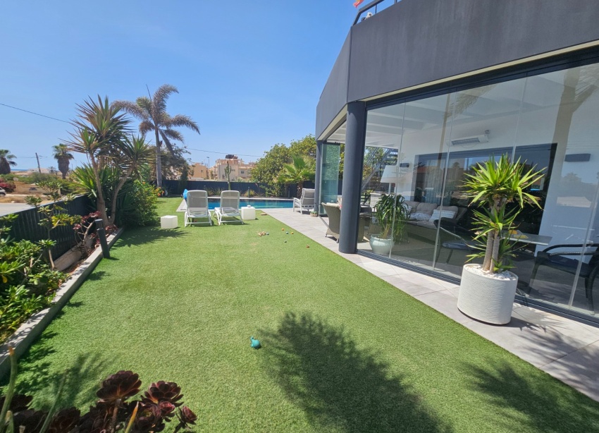 Resale - Townhouse / Terraced House - Torrevieja - Los Frutales
