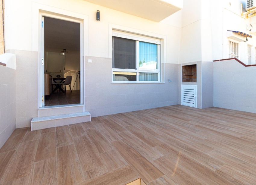 Resale - Townhouse / Terraced House - Torrevieja - Los Frutales
