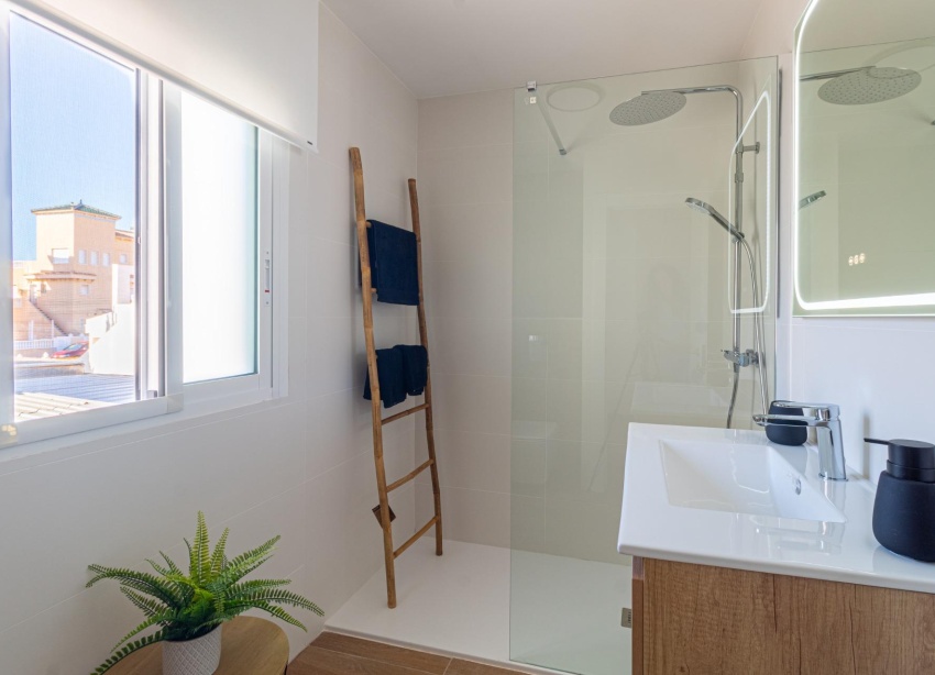 Resale - Townhouse / Terraced House - Torrevieja - Los Frutales