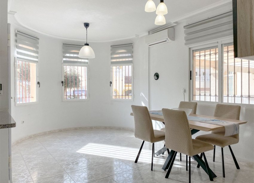 Resale - Townhouse / Terraced House - Torrevieja - Nueva Torrevieja
