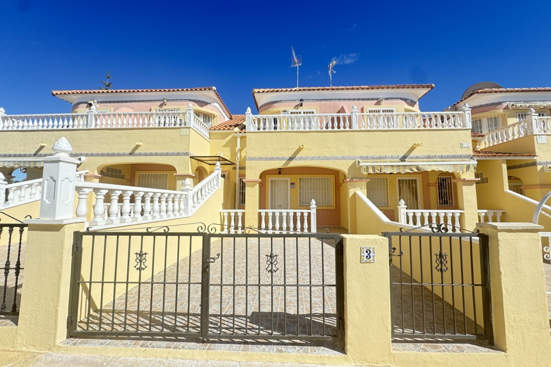 Resale - Townhouse - Villamartin