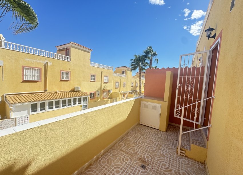 Resale - Townhouse - Villamartin