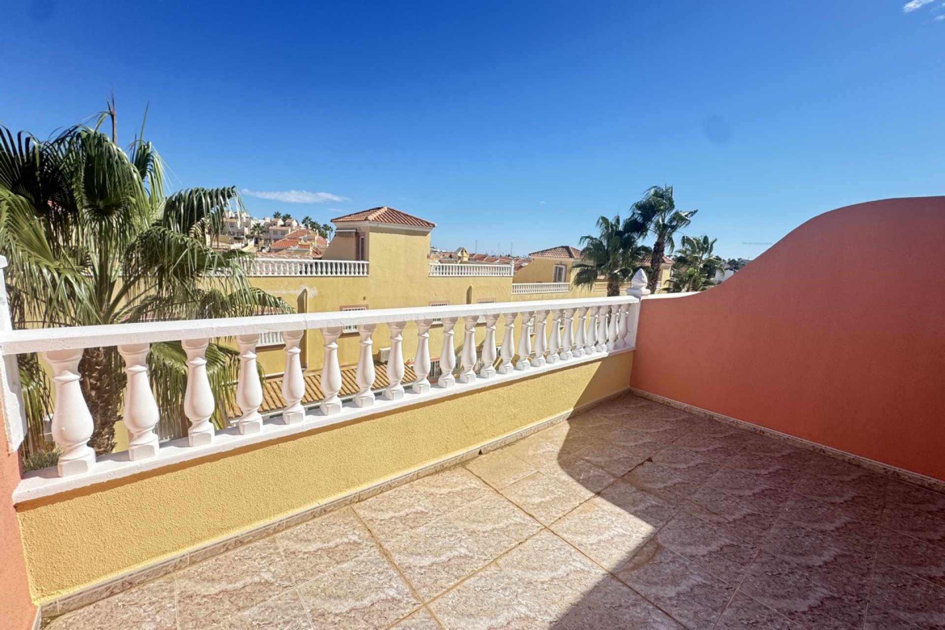 Resale - Townhouse - Villamartin