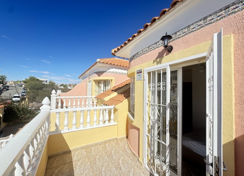 Resale - Townhouse - Villamartin