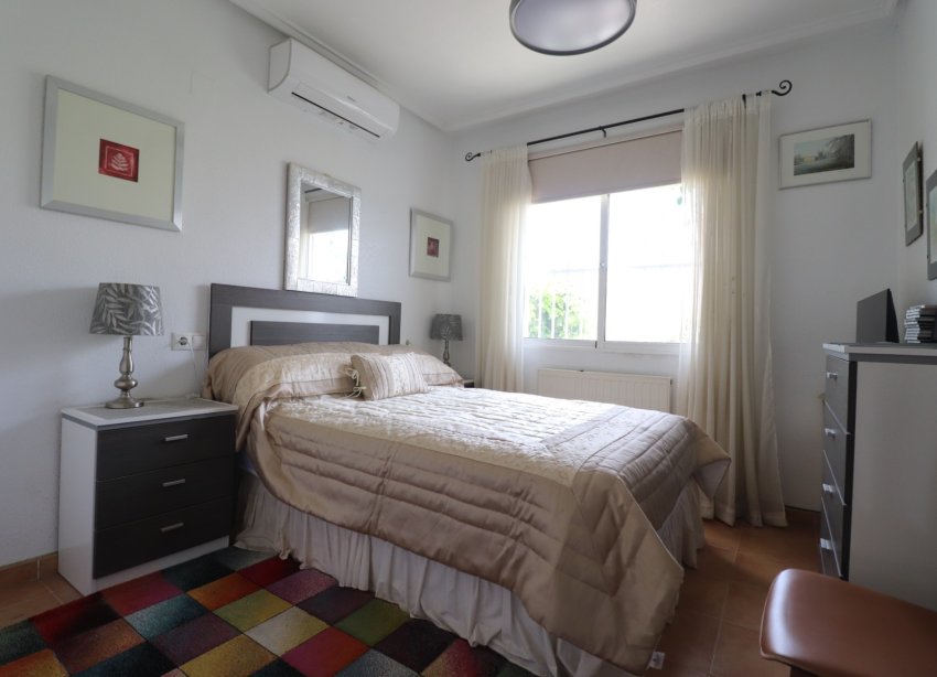 Resale - Villa - Algorfa - Montebello