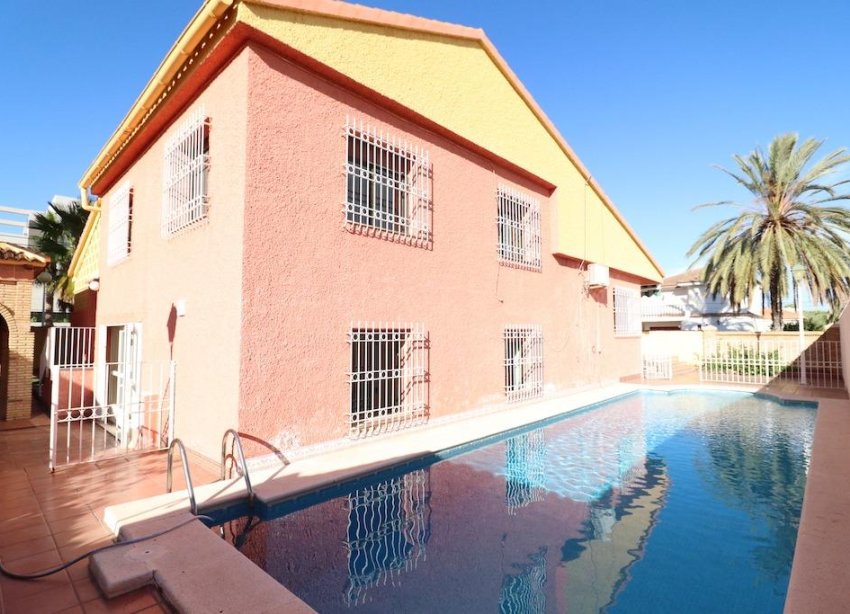 Resale - Villa - Cabo Roig - MUY CERCA DE LA PLAYA