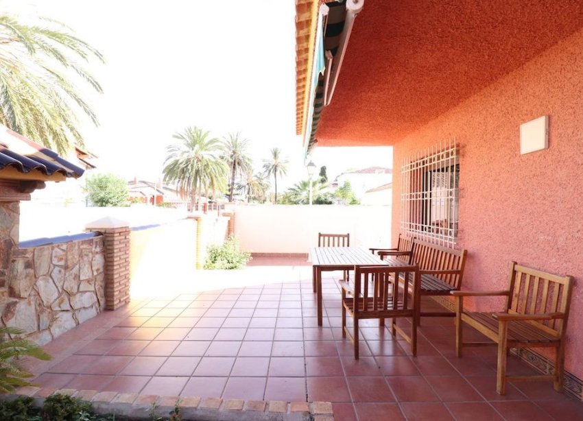 Resale - Villa - Cabo Roig - MUY CERCA DE LA PLAYA