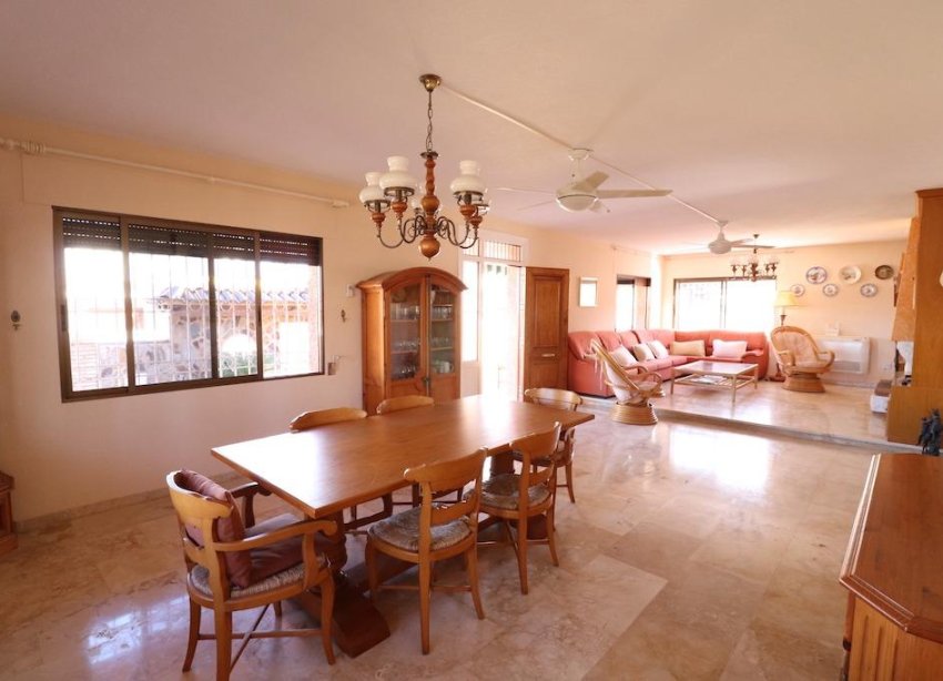 Resale - Villa - Cabo Roig - MUY CERCA DE LA PLAYA