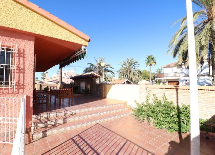 Resale - Villa - Cabo Roig - MUY CERCA DE LA PLAYA