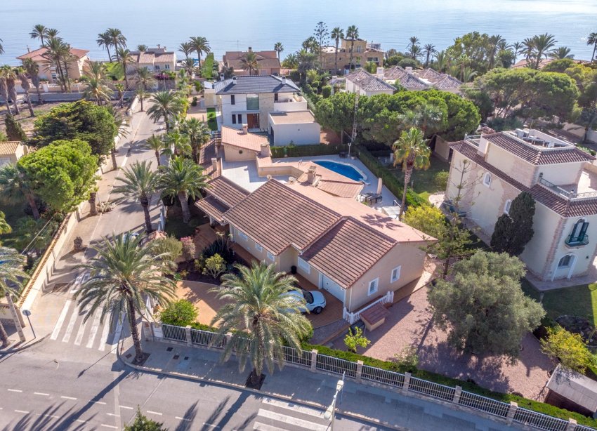 Resale - Villa - Cabo Roig - MUY CERCA DE LA PLAYA