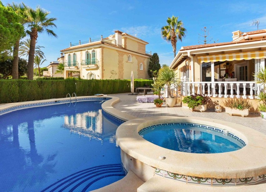 Resale - Villa - Cabo Roig - MUY CERCA DE LA PLAYA