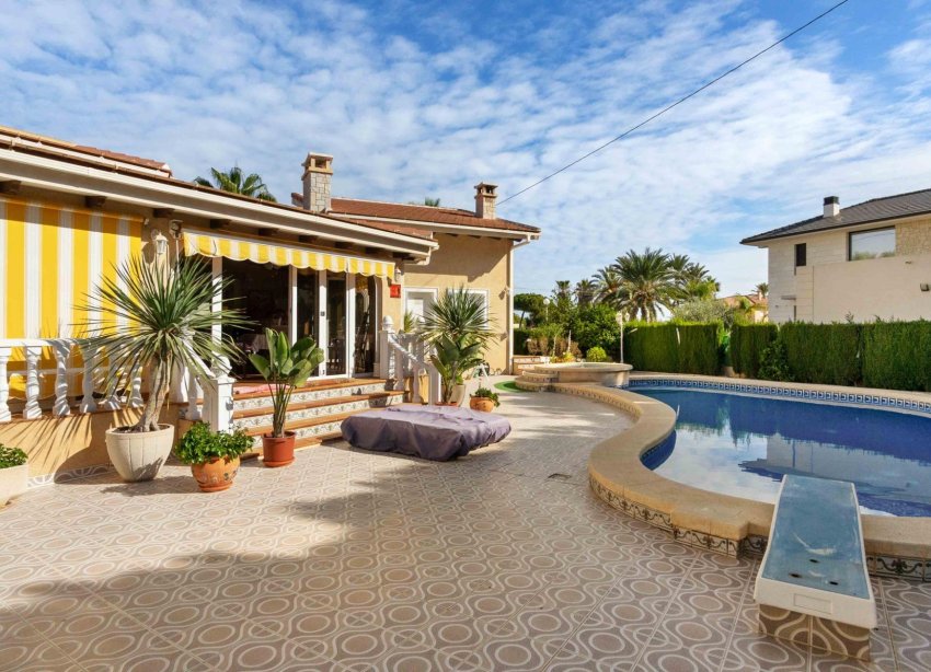 Resale - Villa - Cabo Roig - MUY CERCA DE LA PLAYA