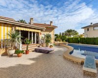 Resale - Villa - Cabo Roig - MUY CERCA DE LA PLAYA