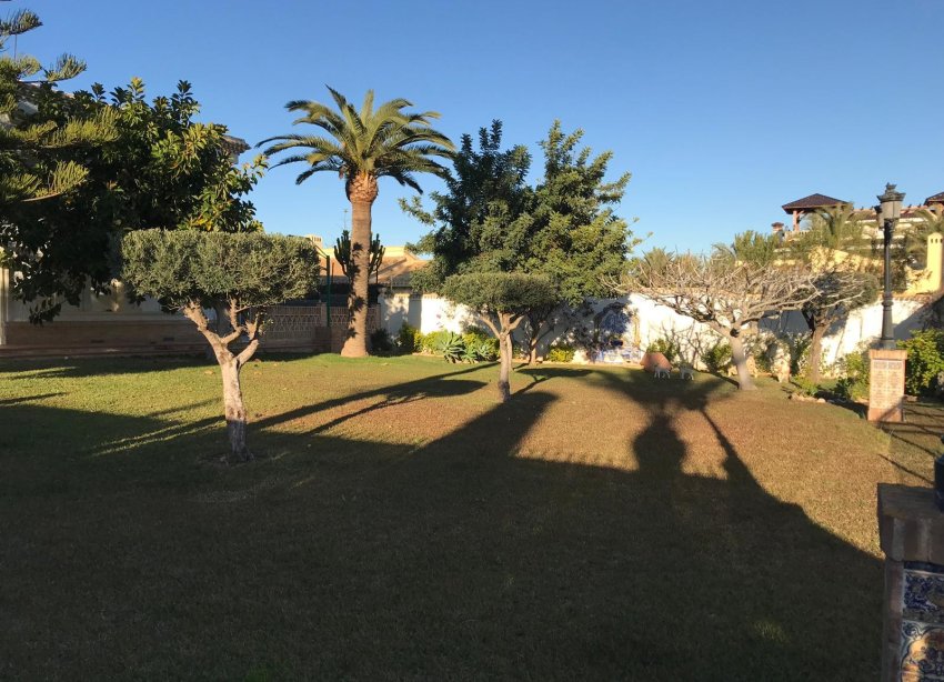 Resale - Villa - Cabo Roig