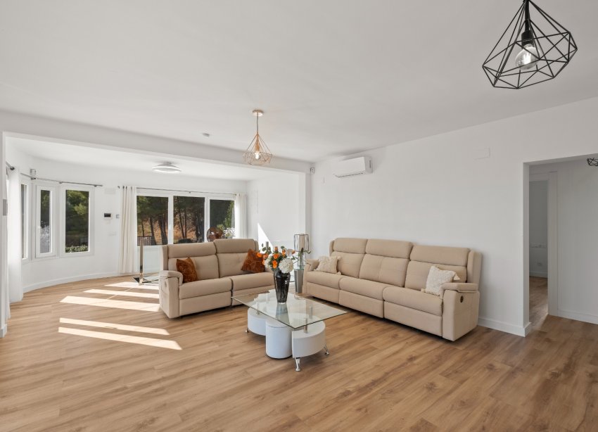 Resale - Villa - Calpe