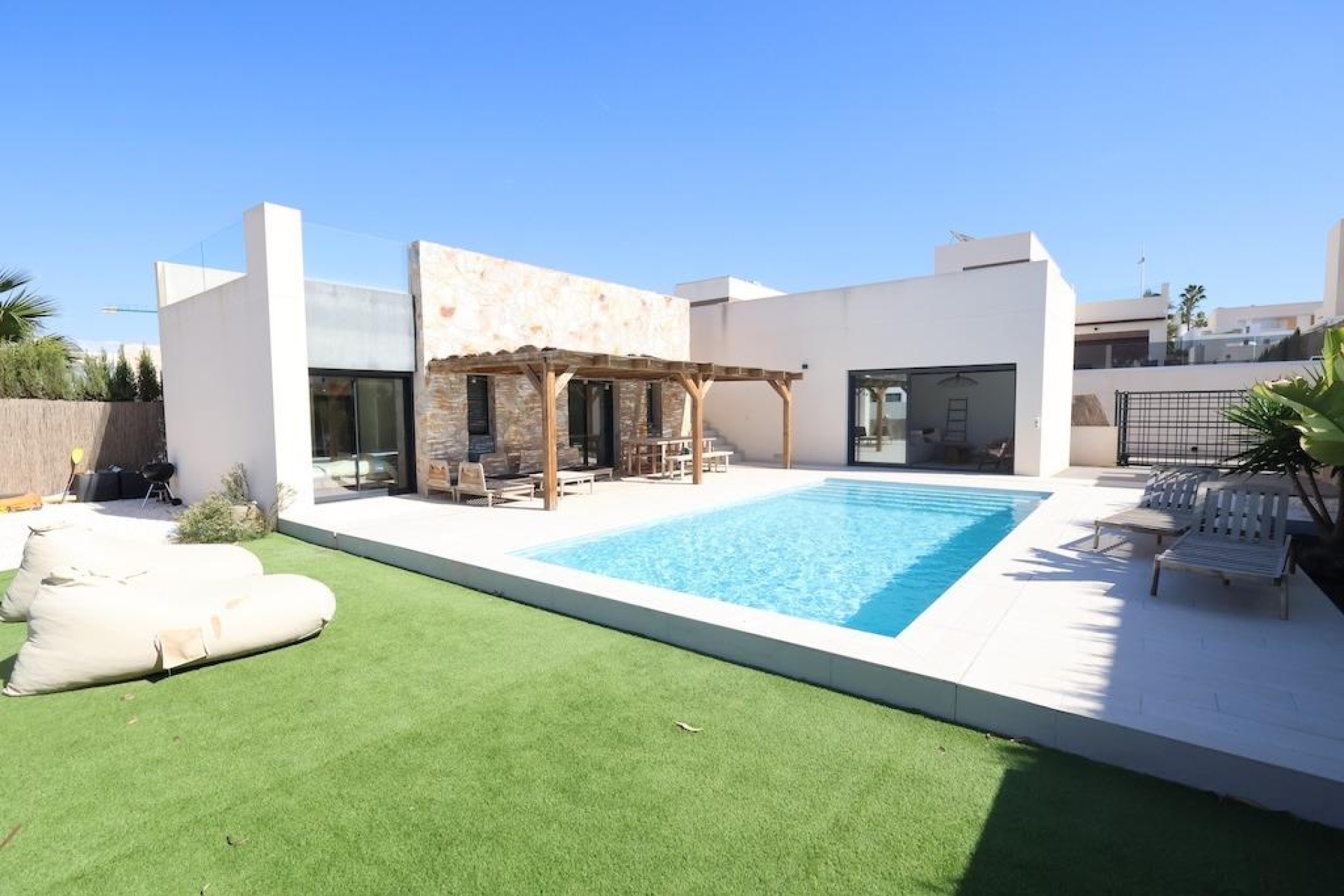 Resale - Villa / House - Algorfa - Comunidad valenciana