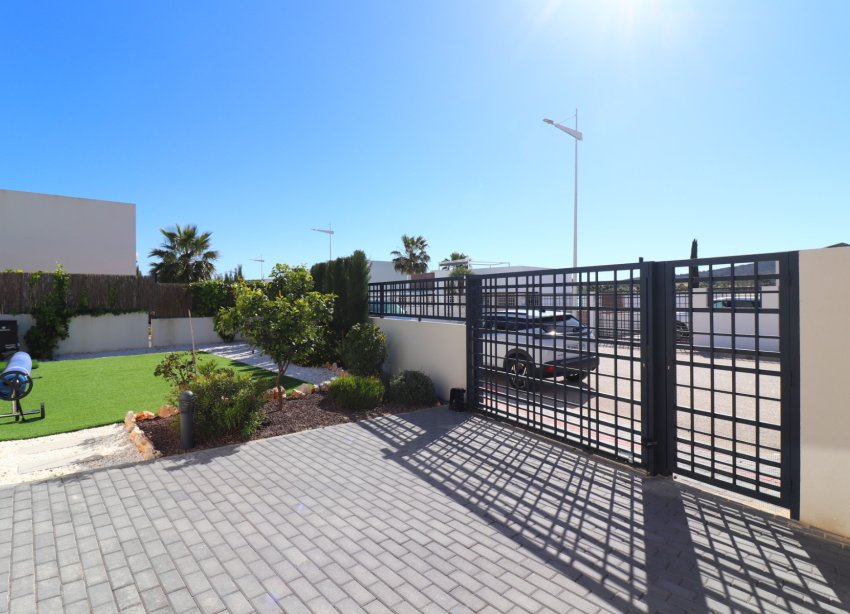 Resale - Villa / House - Algorfa - La Finca Golf Resort