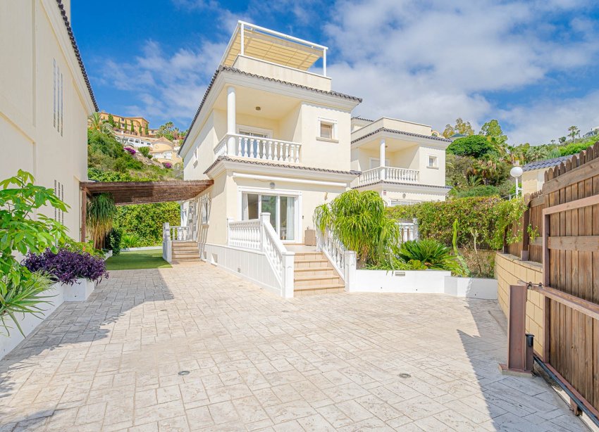 Resale - Villa / House - Alicante - El Campello