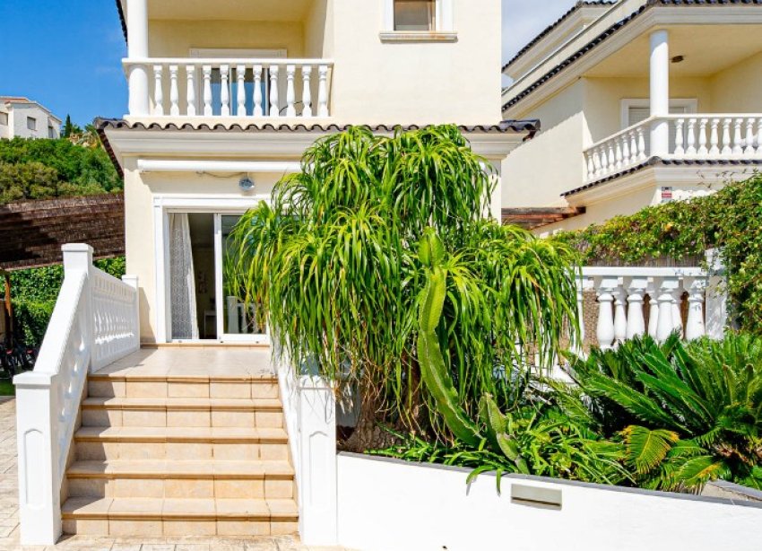 Resale - Villa / House - Alicante - El Campello