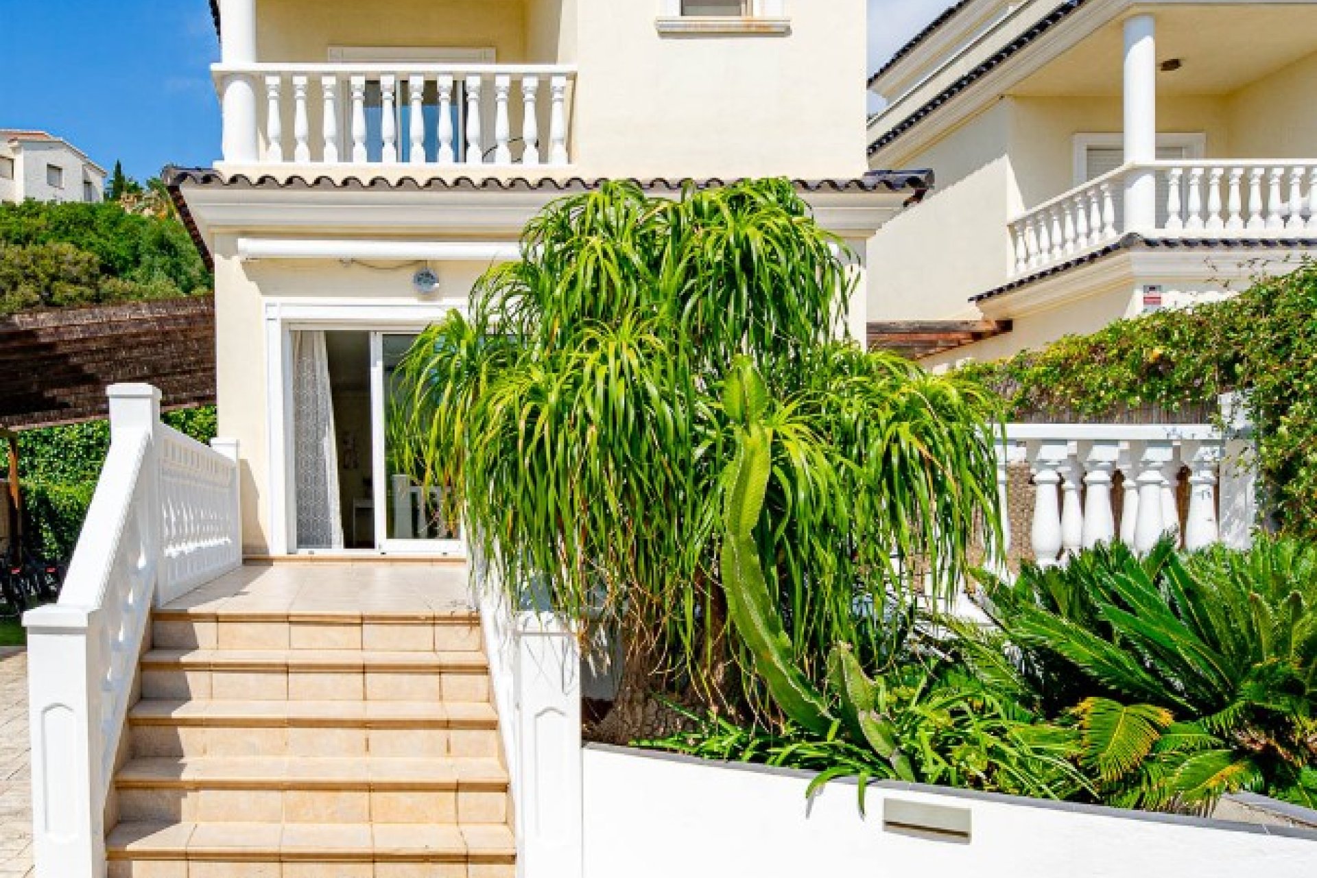 Resale - Villa / House - Alicante - El Campello