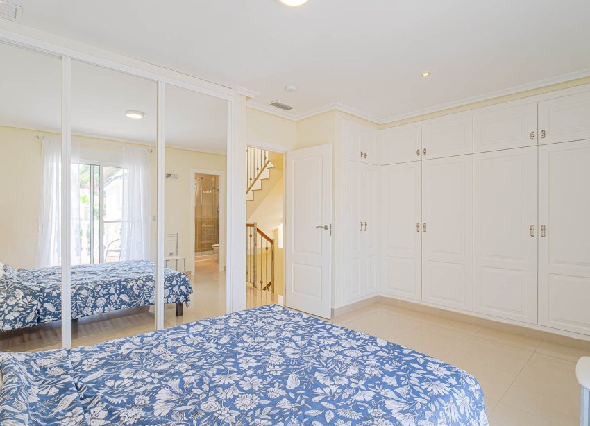 Resale - Villa / House - Alicante - El Campello