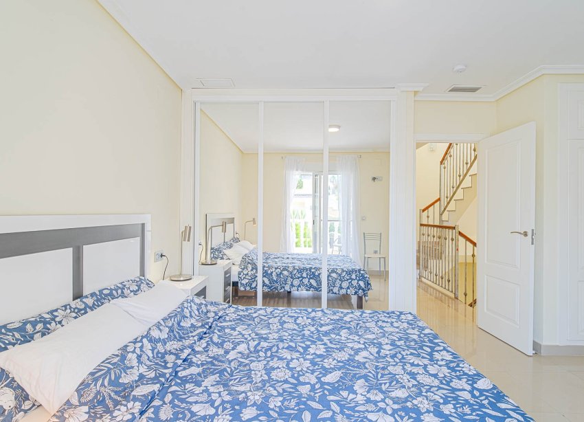 Resale - Villa / House - Alicante - El Campello