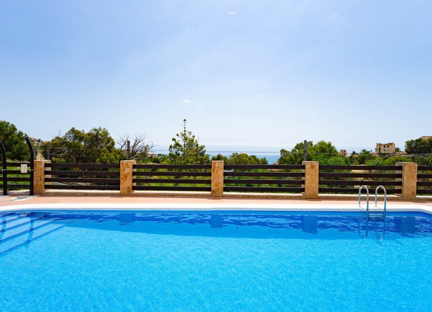 Resale - Villa / House - Alicante - El Campello