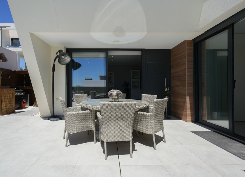 Resale - Villa / House - Benijofar - Pueblo