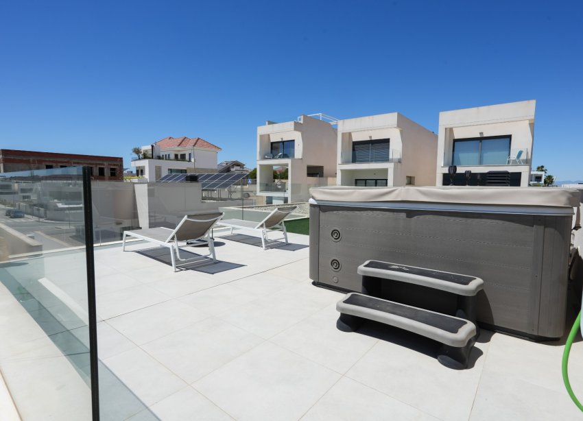 Resale - Villa / House - Benijofar - Pueblo