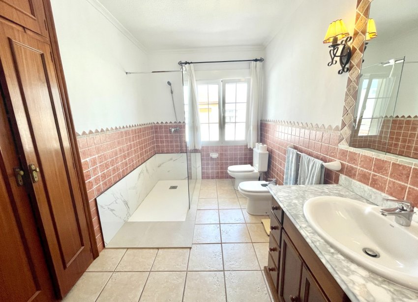 Resale - Villa / House - Benijofar - Pueblo