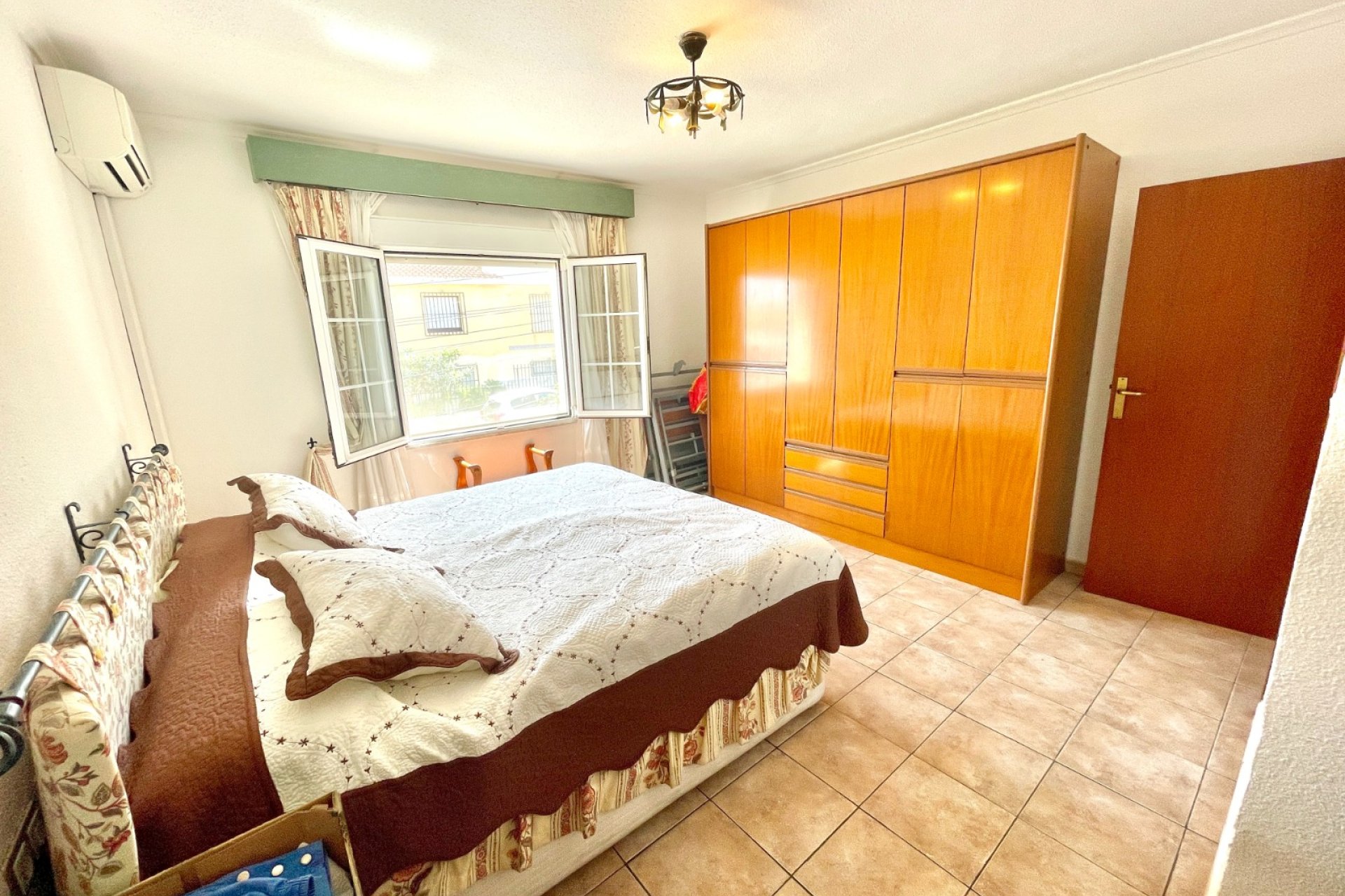 Resale - Villa / House - Benijofar - Pueblo
