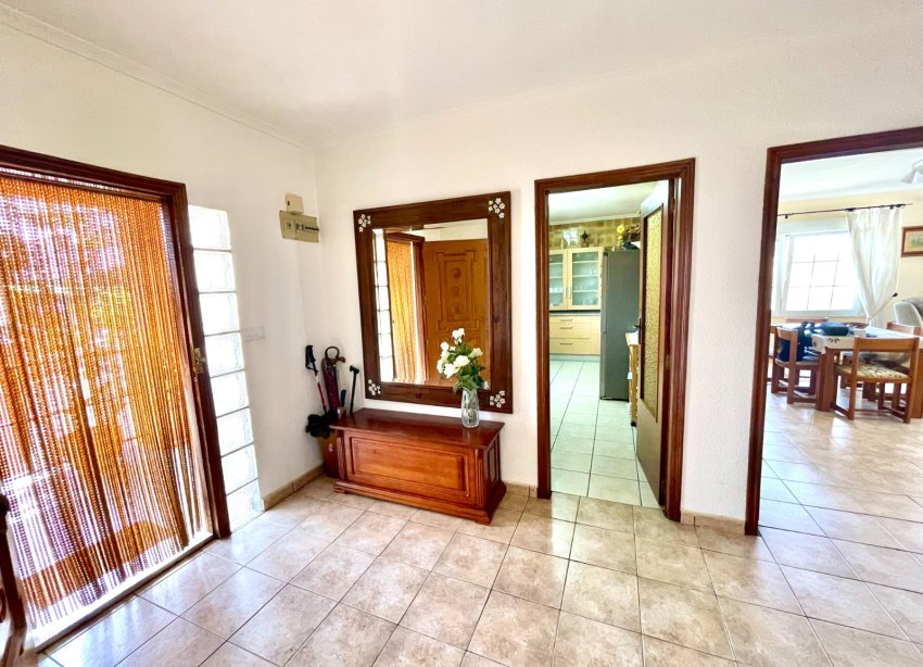 Resale - Villa / House - Benijofar - Pueblo