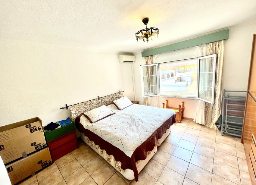 Resale - Villa / House - Benijofar - Pueblo
