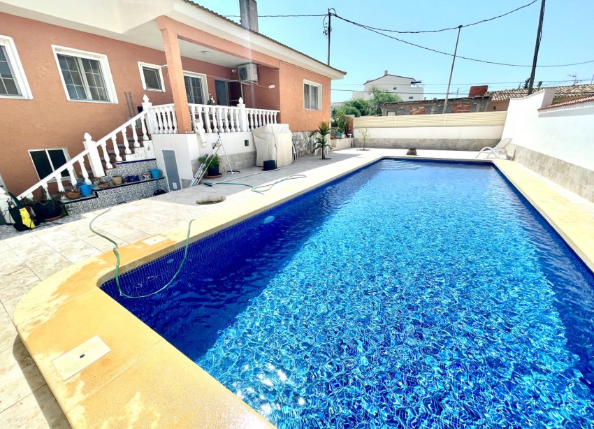 Resale - Villa / House - Benijofar - Pueblo