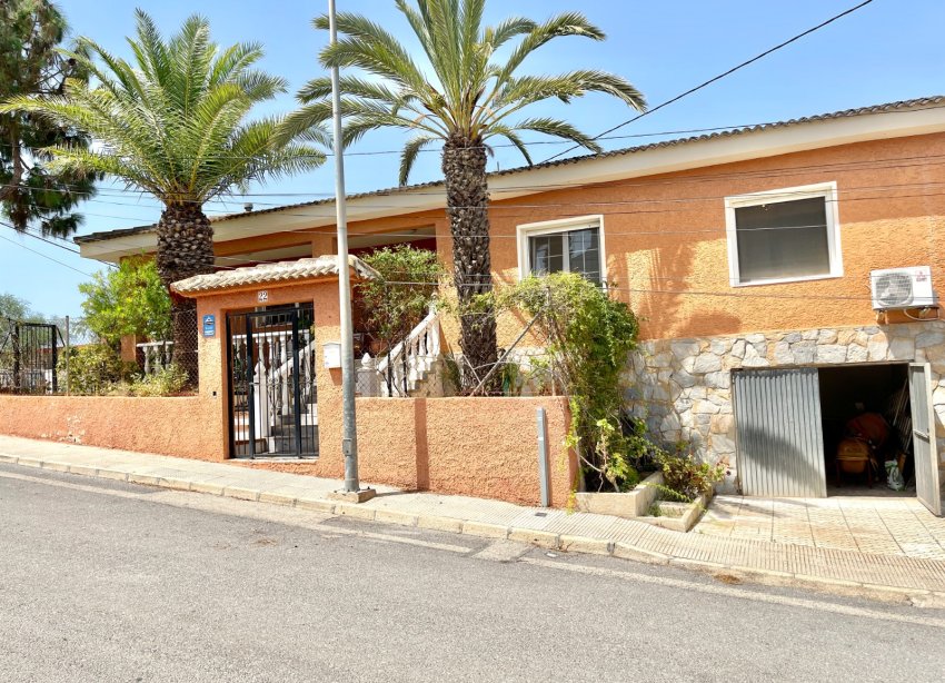 Resale - Villa / House - Benijofar - Pueblo