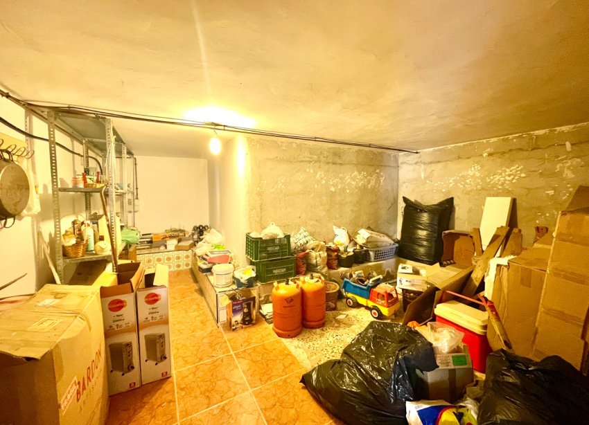 Resale - Villa / House - Benijofar - Pueblo