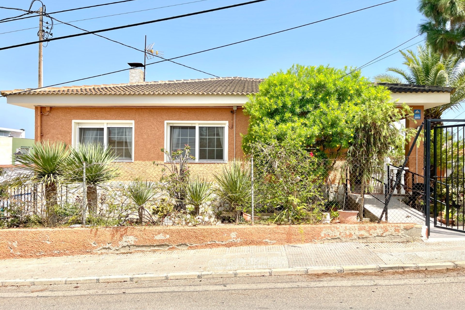Resale - Villa / House - Benijofar - Pueblo