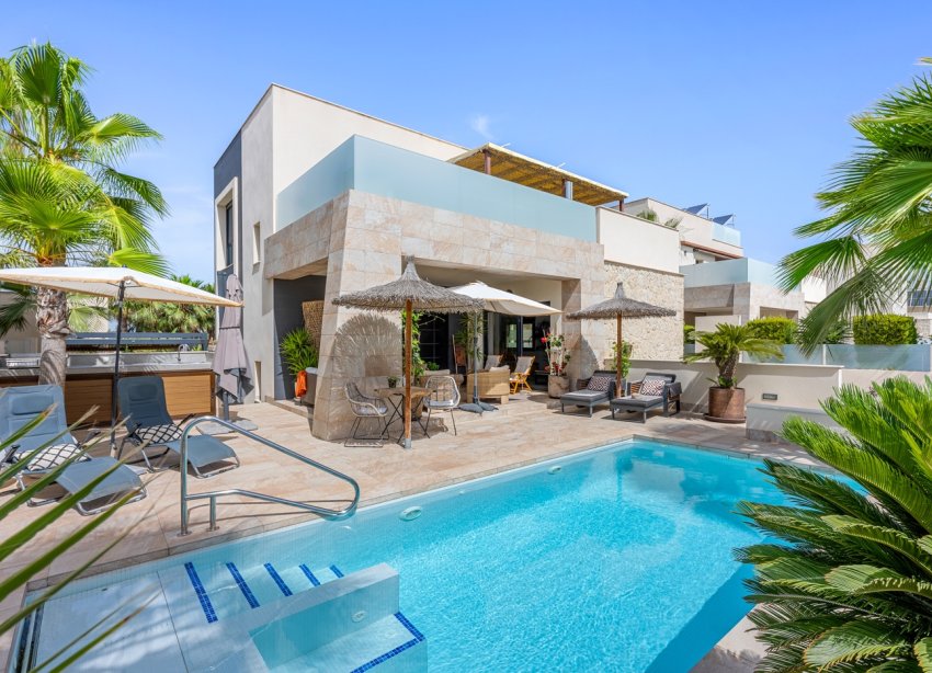 Resale - Villa / House - Benijofar