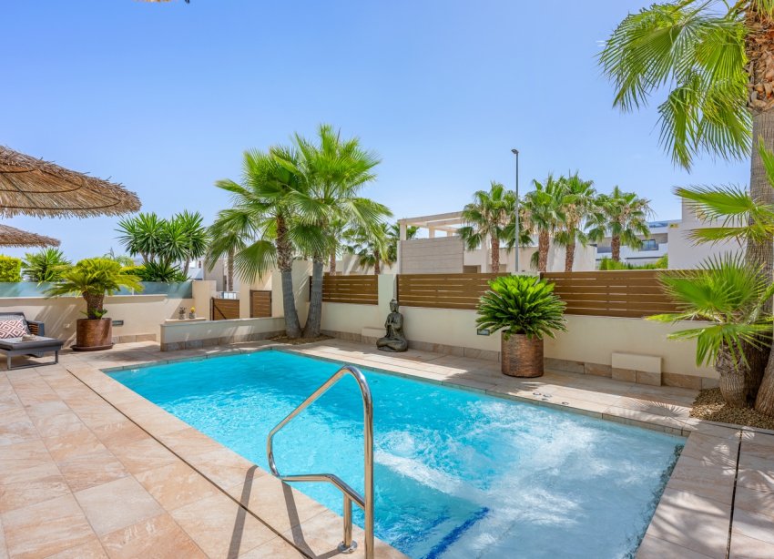 Resale - Villa / House - Benijofar