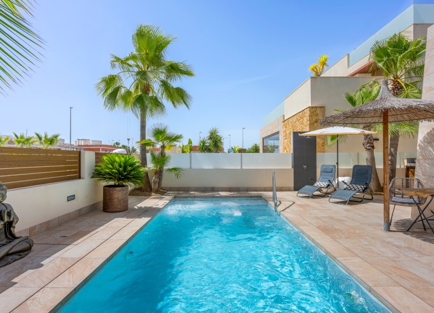 Resale - Villa / House - Benijofar