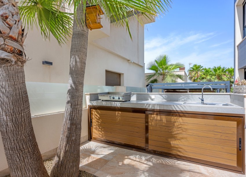 Resale - Villa / House - Benijofar