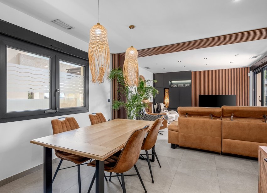 Resale - Villa / House - Benijofar
