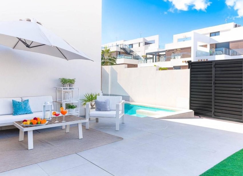Resale - Villa / House - Benijofar