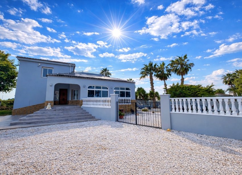 Resale - Villa / House - Catral