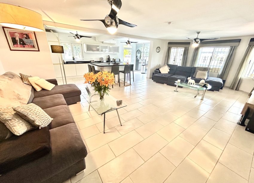 Resale - Villa / House - Catral