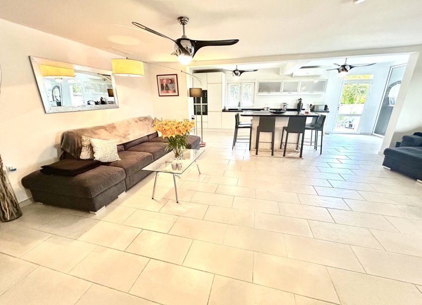 Resale - Villa / House - Catral
