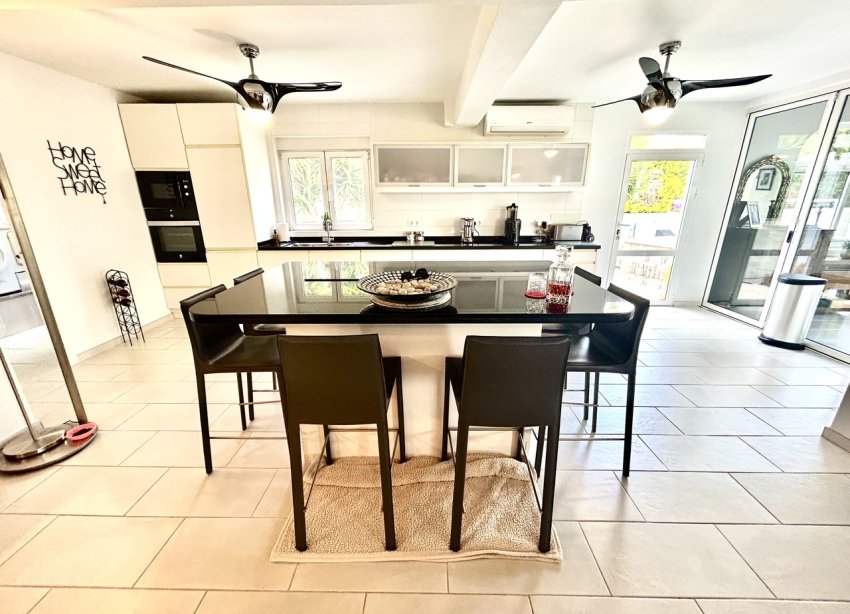 Resale - Villa / House - Catral