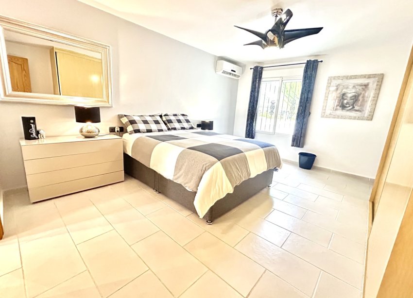 Resale - Villa / House - Catral