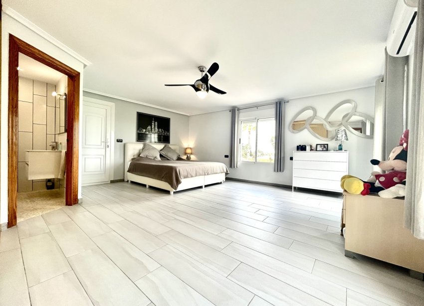 Resale - Villa / House - Catral